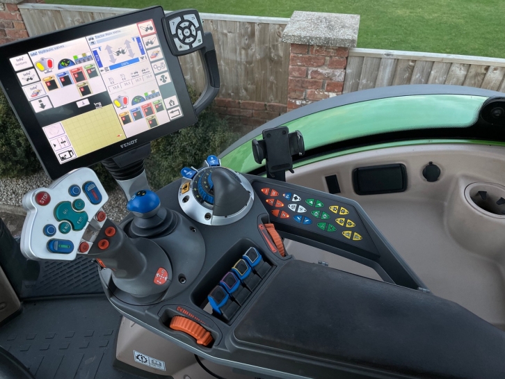 Fendt 724 Profi-Plus