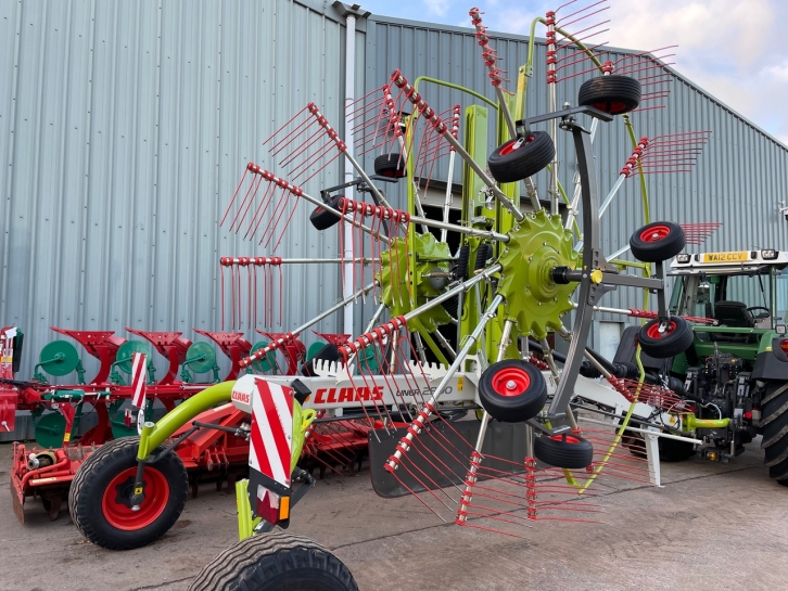 Claas Liner 2900 twin rotor rake