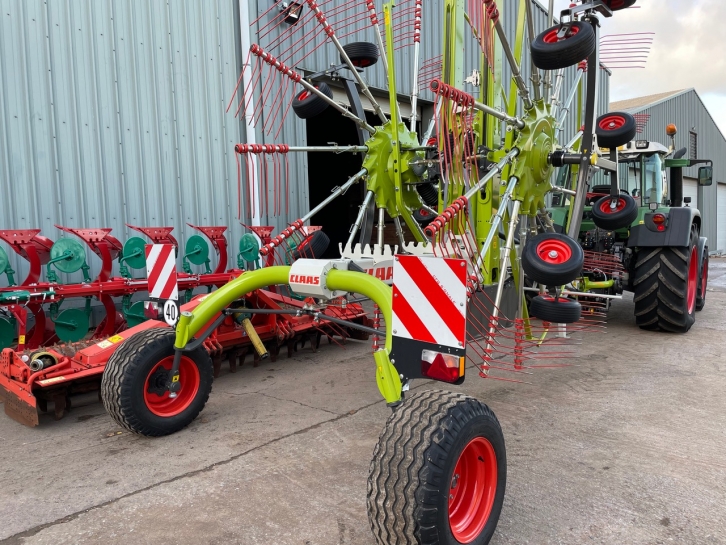 Claas Liner 2900 twin rotor rake