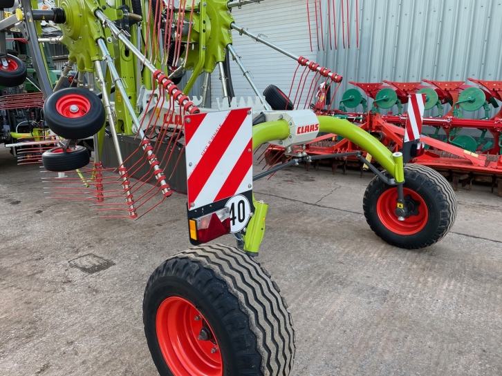 Claas Liner 2900 twin rotor rake