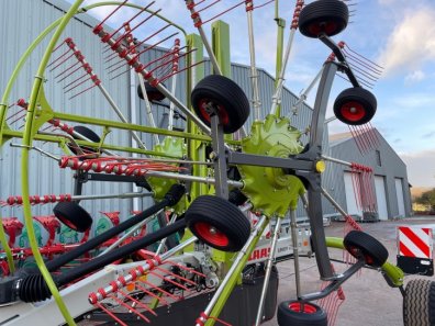 Claas Liner 2900 twin rotor rake