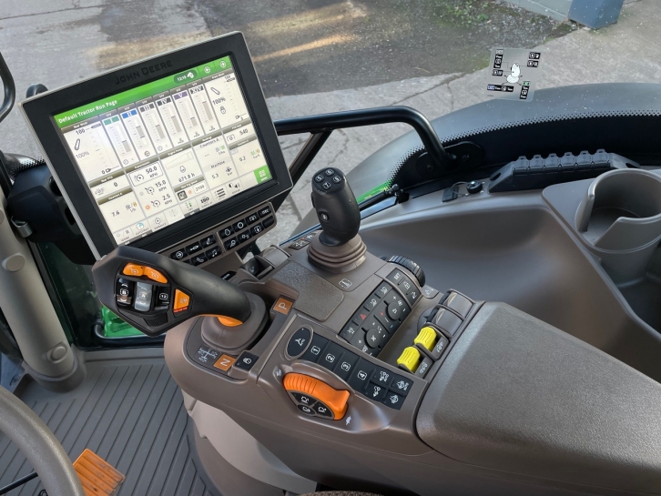 John Deere 6215R Ultimate Edition