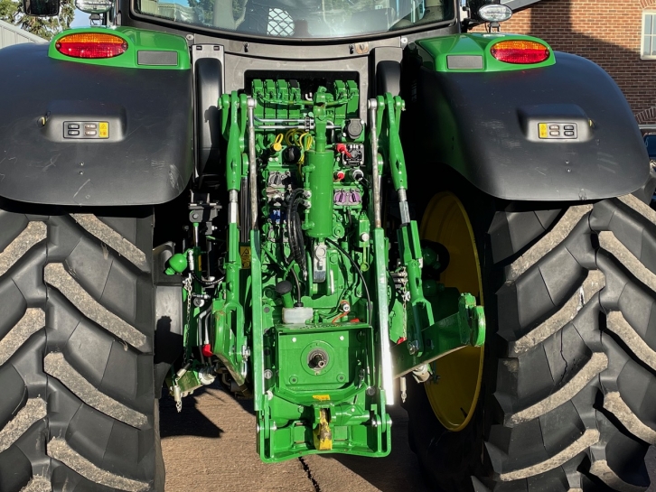 John Deere 6215R Ultimate Edition