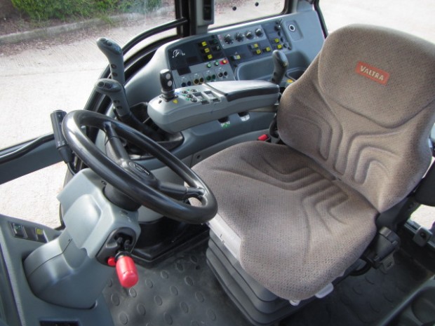 Valtra XM 130