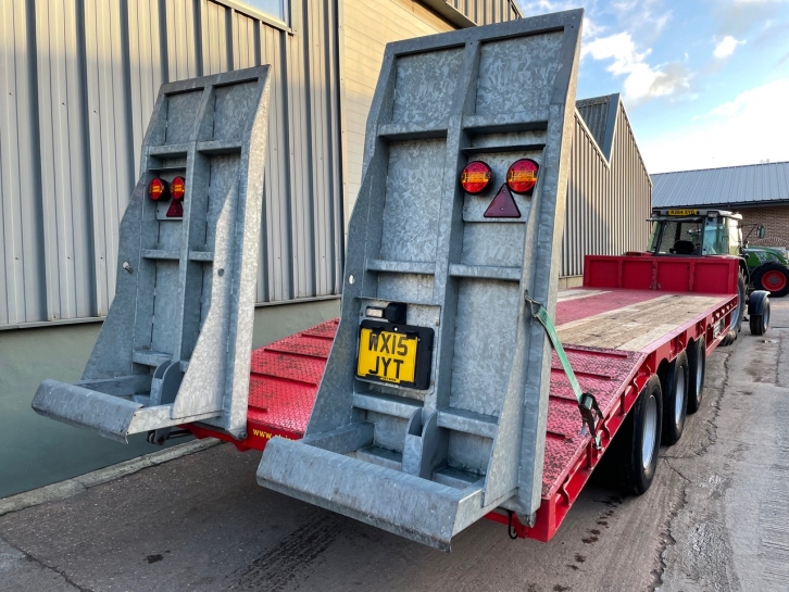 Staines Tri-axle 30ft low loader trailer