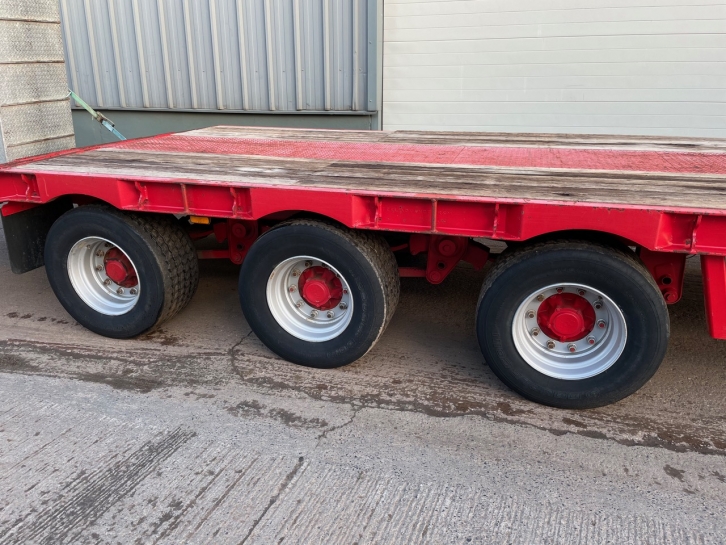 Staines Tri-axle 30ft low loader trailer