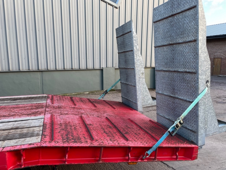 Staines Tri-axle 30ft low loader trailer