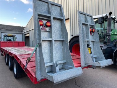 Staines Tri-axle 30ft low loader trailer