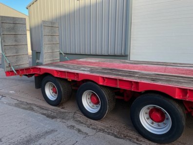 Staines Tri-axle 30ft low loader trailer