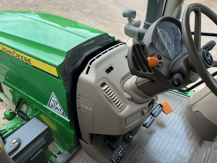 John Deere 6155R