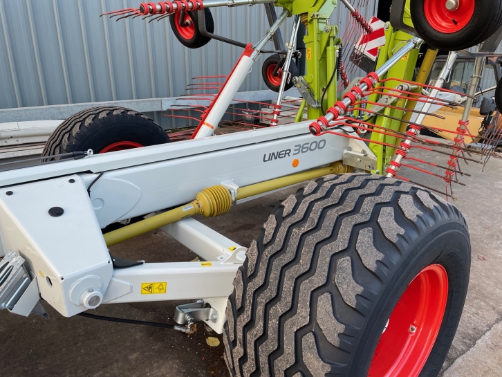 Claas liner 3600 4 rotor rake