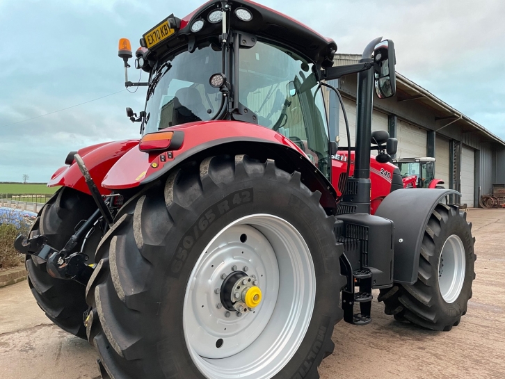Case CVX 240