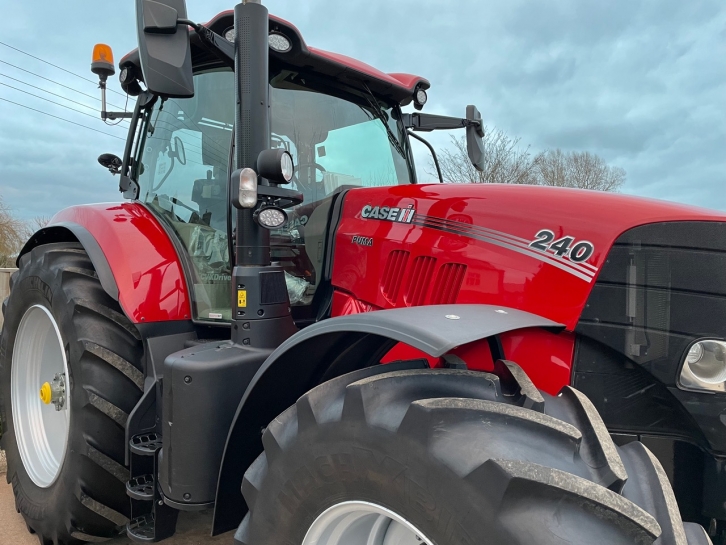 Case CVX 240