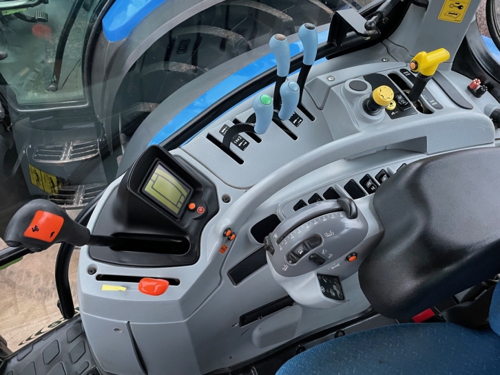 New Holland T6050 Elite