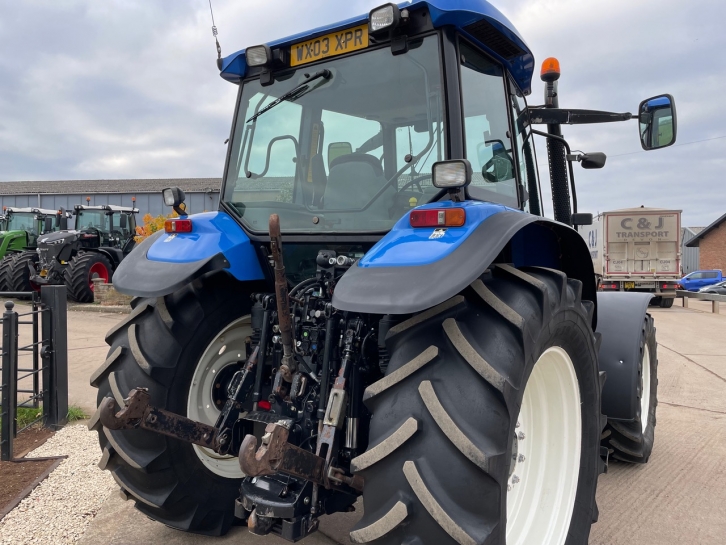 New Holland TM140