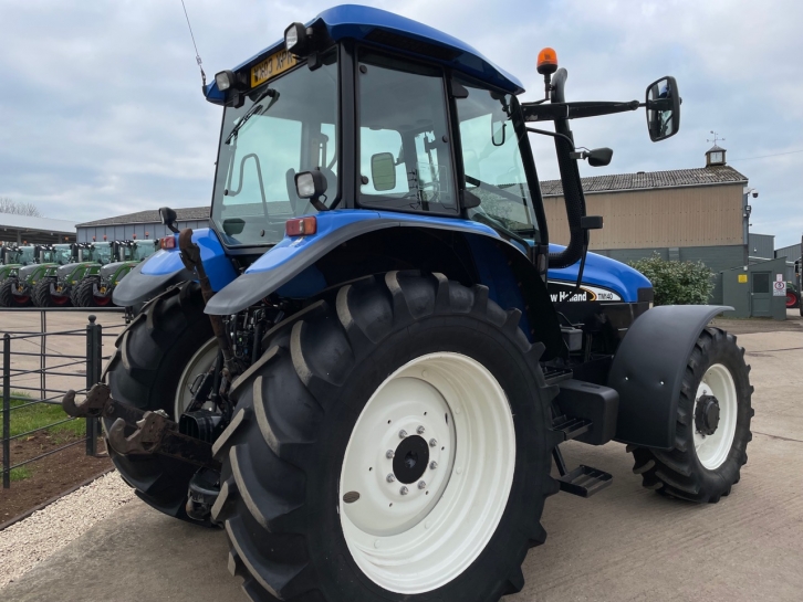 New Holland TM140
