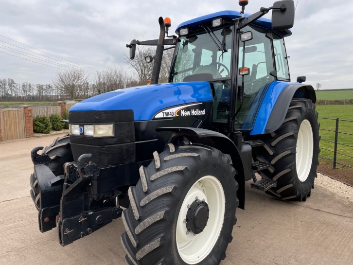 New Holland TM140