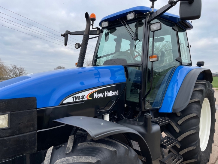 New Holland TM140
