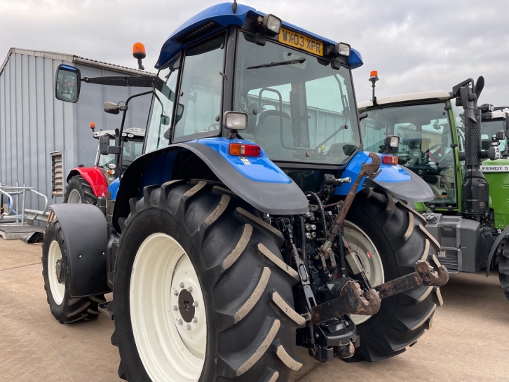 New Holland TM140