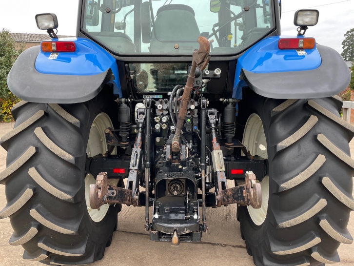 New Holland TM140