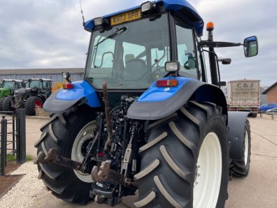 New Holland TM140