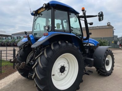 New Holland TM140