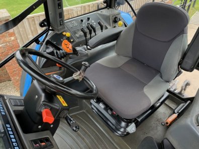 New Holland TM140