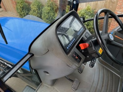 New Holland TM140