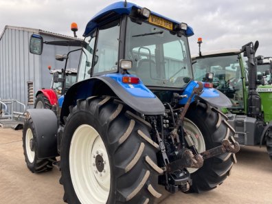 New Holland TM140
