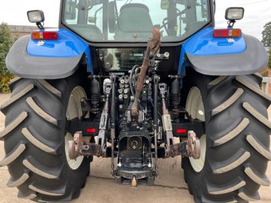 New Holland TM140