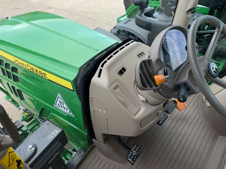 John Deere 6130R