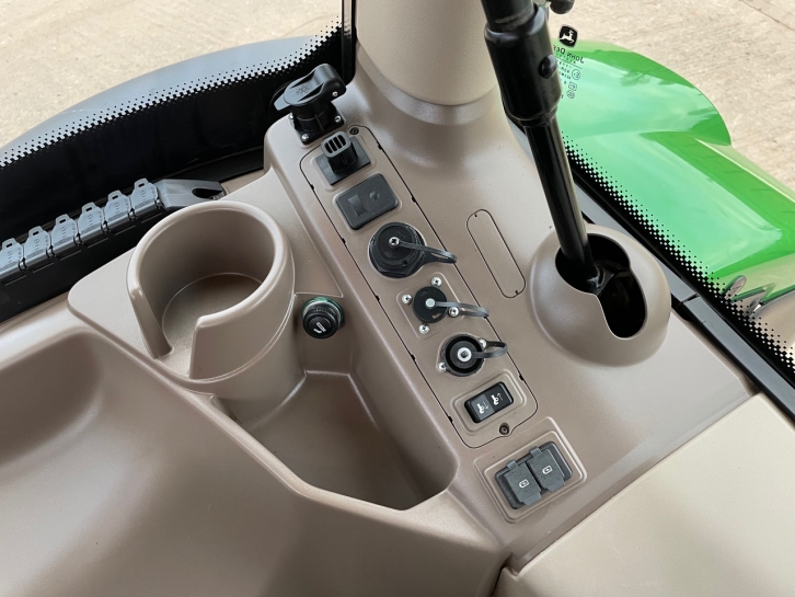 John Deere 6130R