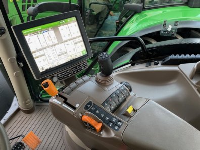 John Deere 6130R