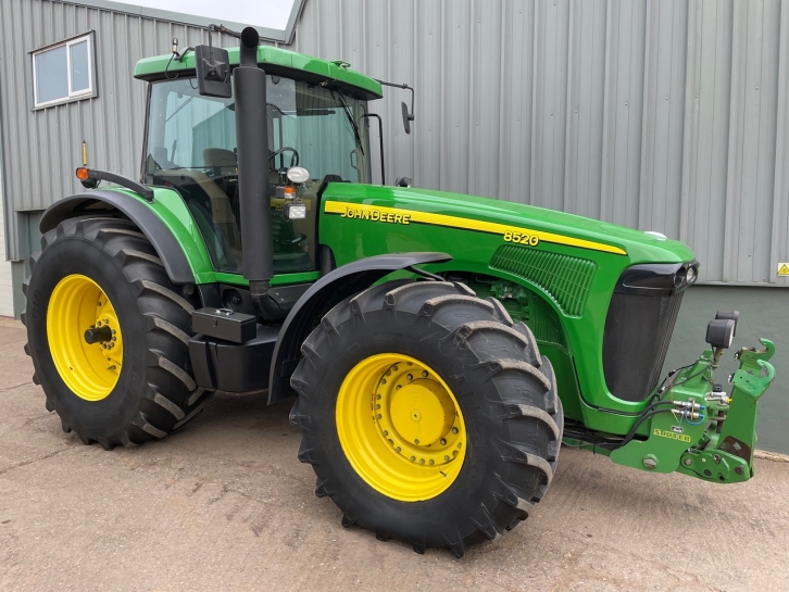 John Deere 8520
