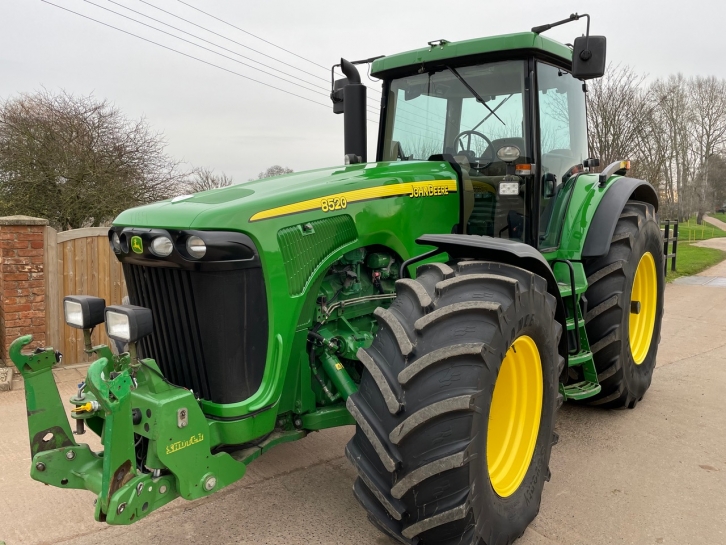 John Deere 8520