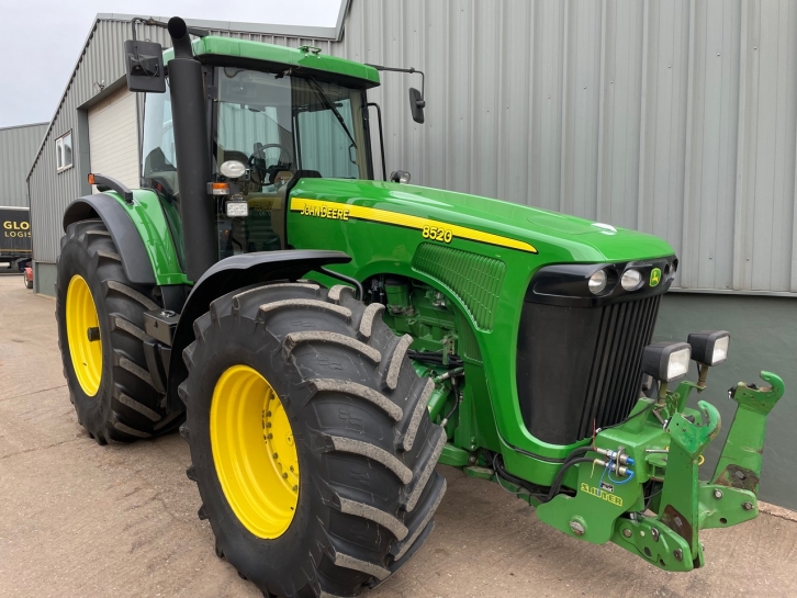 John Deere 8520
