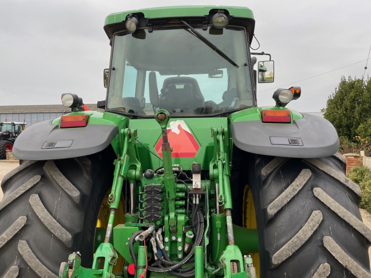 John Deere 8520