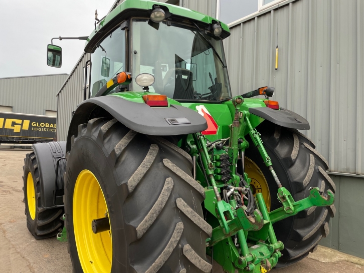 John Deere 8520