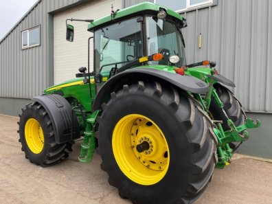 John Deere 8520