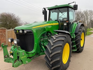 John Deere 8520