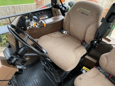 John Deere 8520