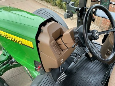 John Deere 8520