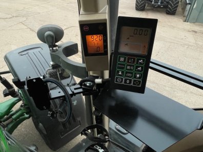 John Deere 8520