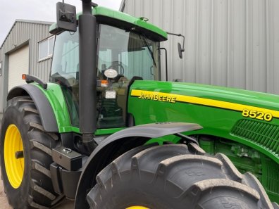 John Deere 8520