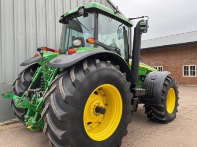 John Deere 8520