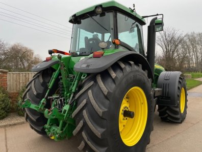John Deere 8520