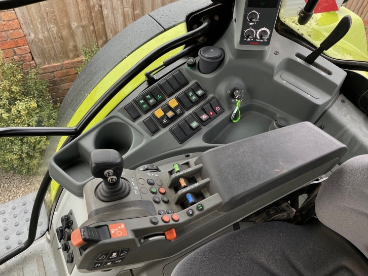 Claas Arion 650
