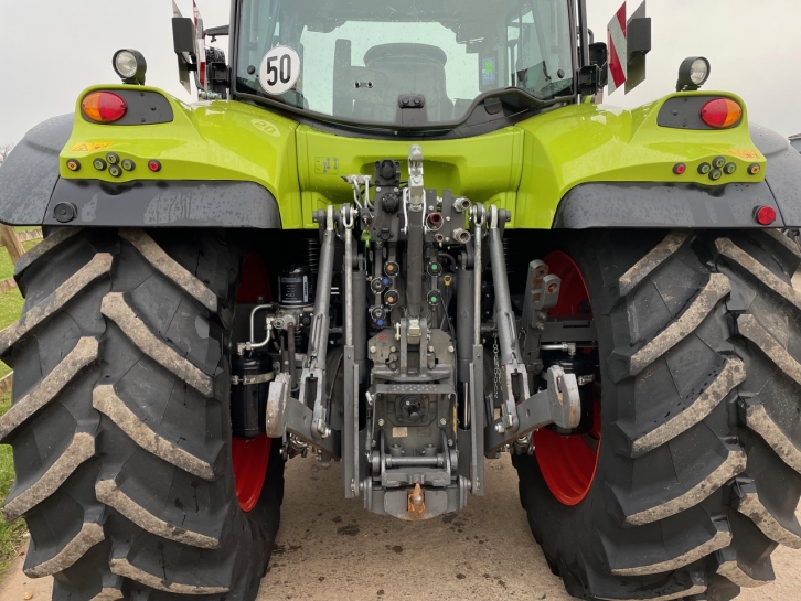 Claas Arion 650