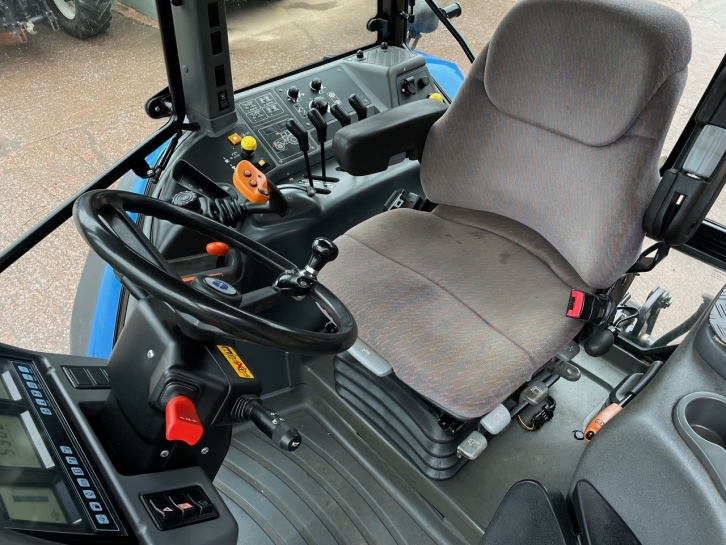 New Holland TM155