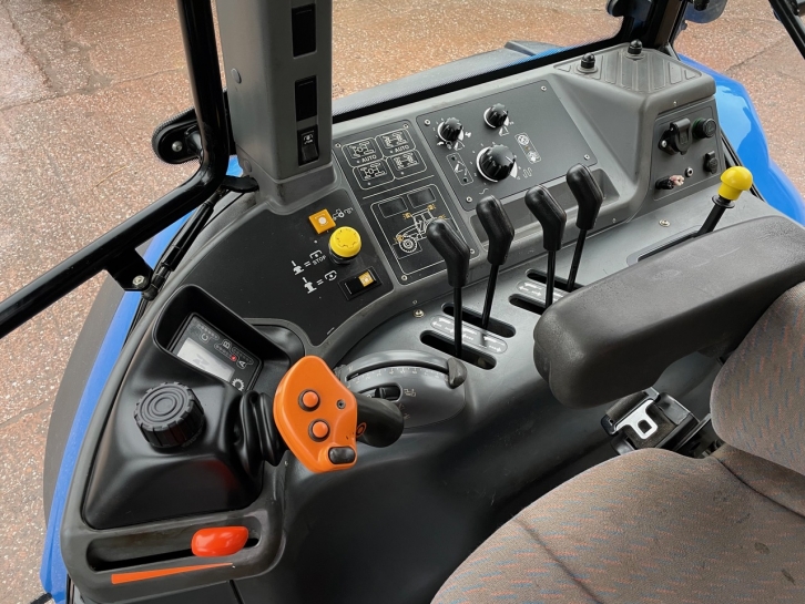 New Holland TM155